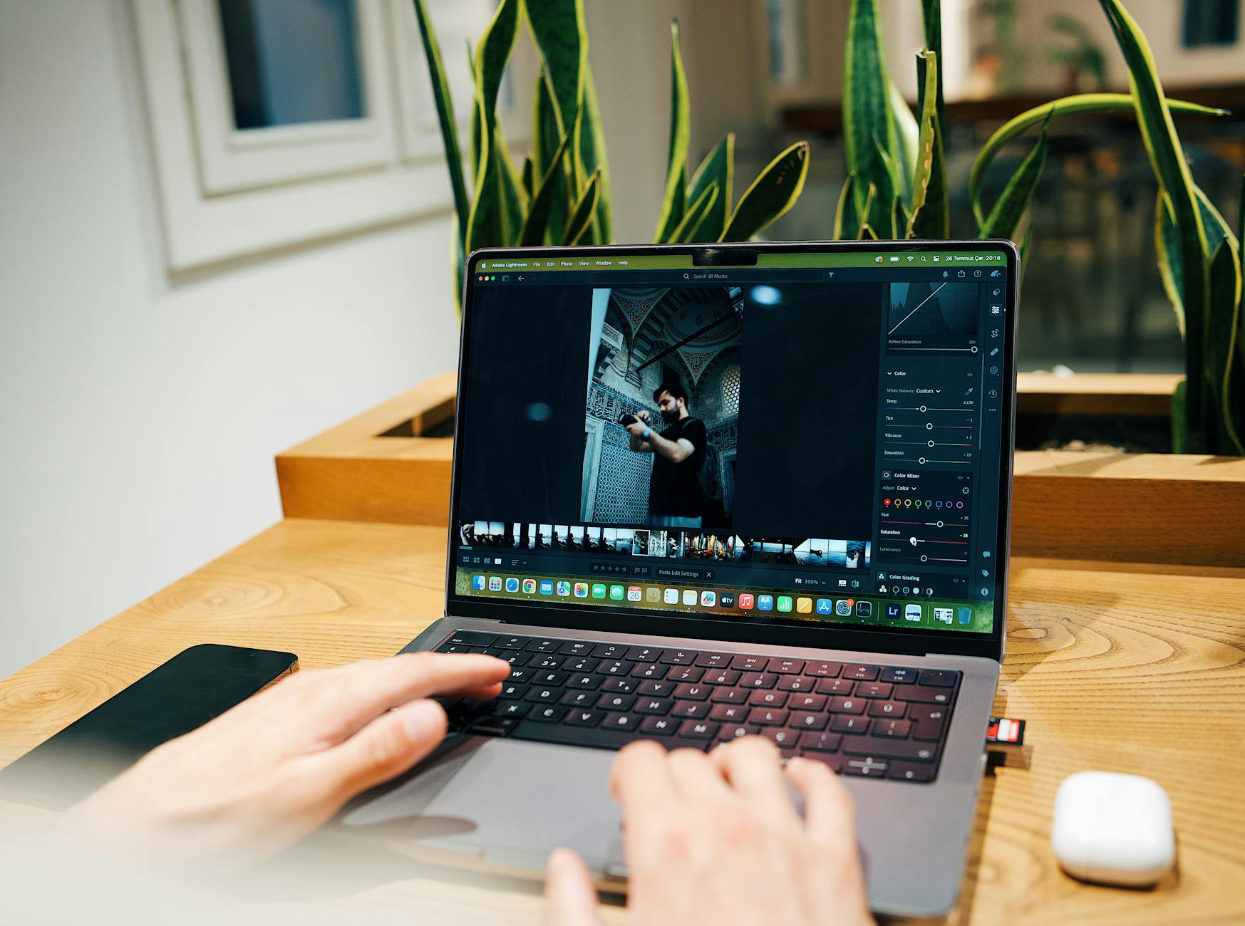 Editing Software Laptop for Best AI Tools for Video Editing: CapCut 