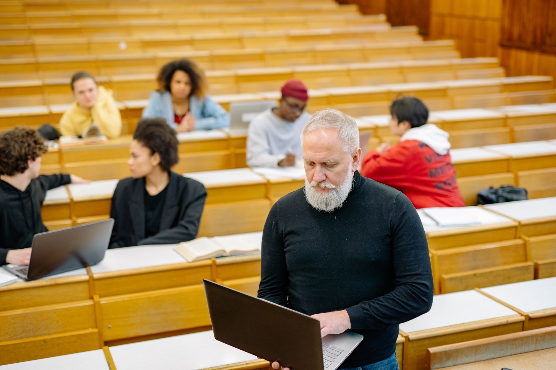 Perplexity AI Review 2026: The AI Search Engine Indian Students and Researchers Can’t Stop Using Students using laptops for AI research and learning in university