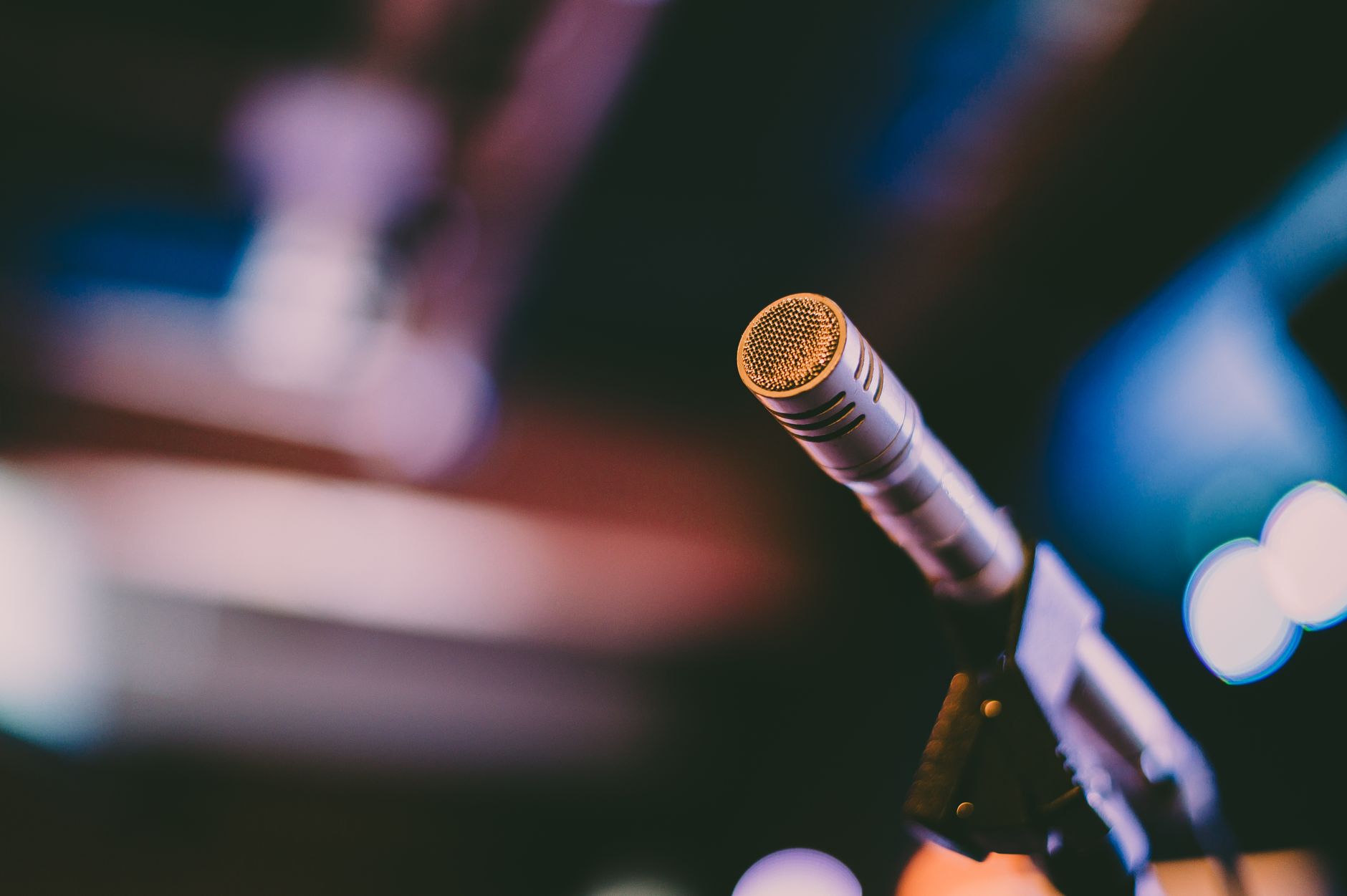 Microphone setup for speech recognition and AI transcription software comparison 2026