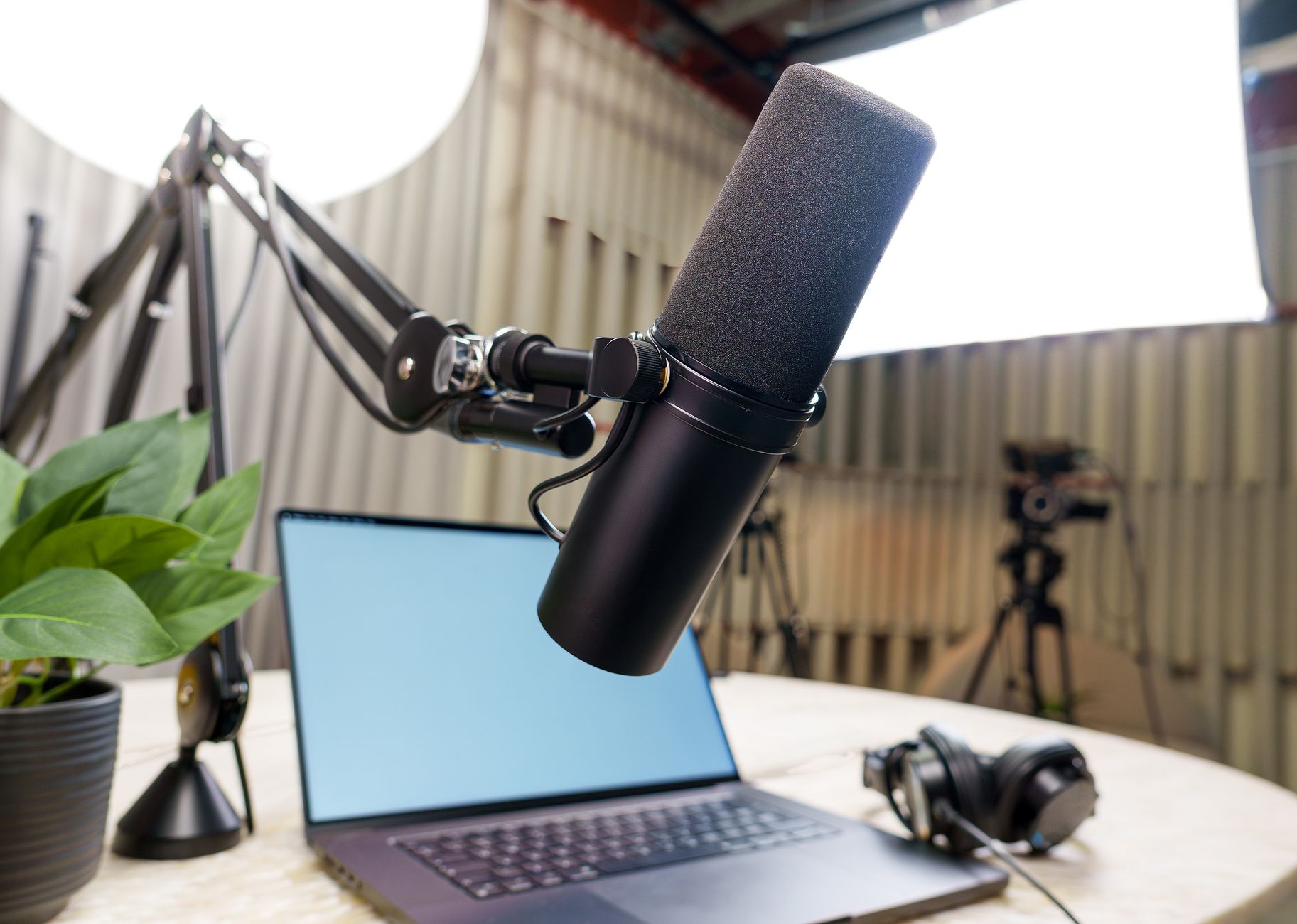 Best Free Screen Recording Tools in 2026: OBS vs Loom vs Screencastify vs ShareX for Indian Creators Professional recording setup with microphone, laptop and headphones — ideal for screen recording and content creation workflows