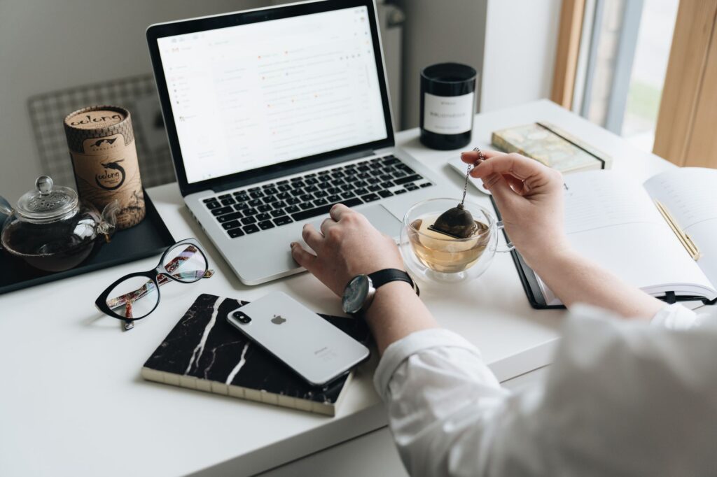 Best Free Email Marketing Tools in 2026: Mailchimp vs Brevo vs MailerLite vs Zoho Campaigns for Indian Businesses Laptop and workspace setup for email marketing tools comparison 2026