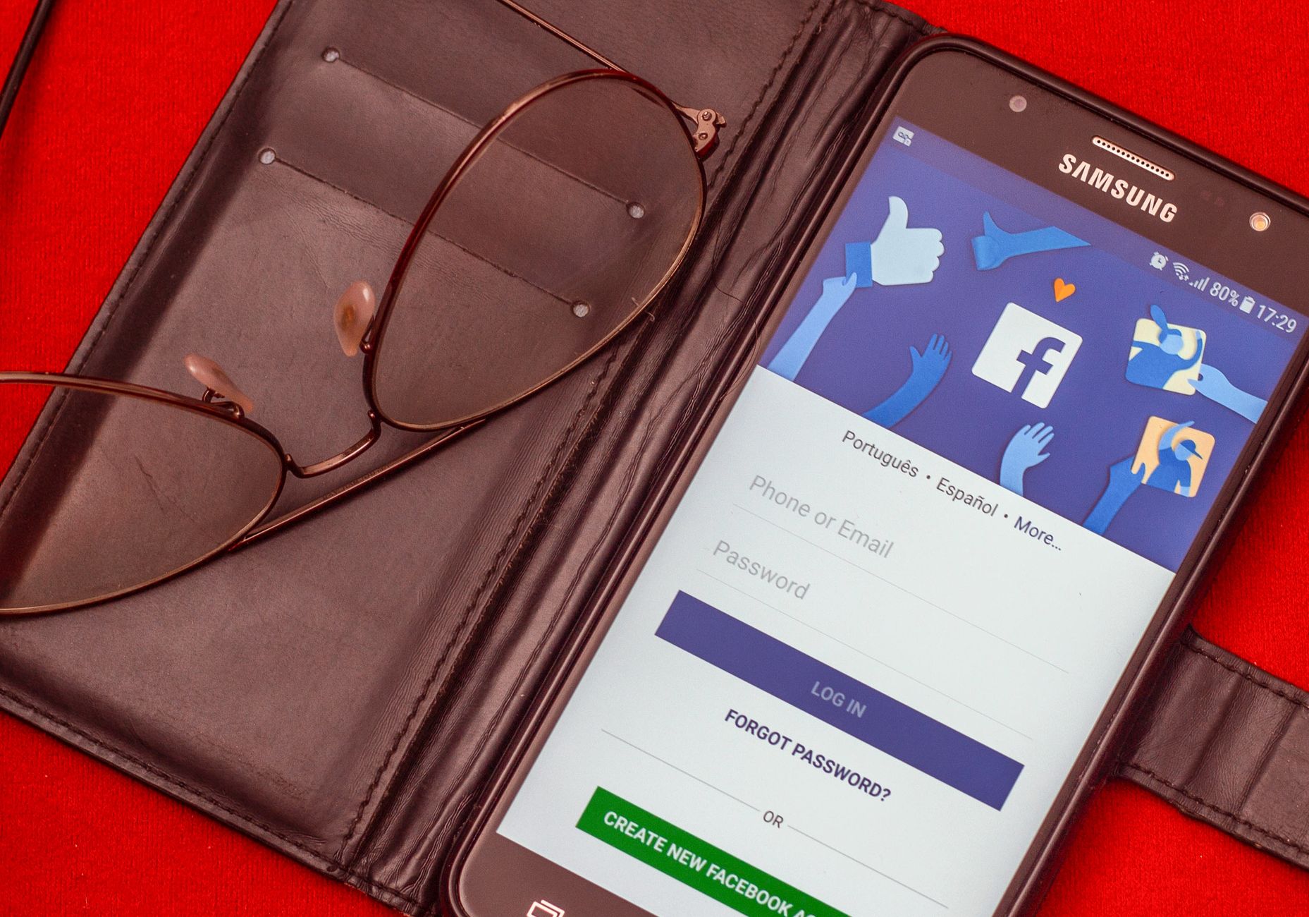 Best Free Password Managers in 2026: Bitwarden vs 1Password vs Dashlane vs KeePass for Indian Users Password manager smartphone app secure login 2026