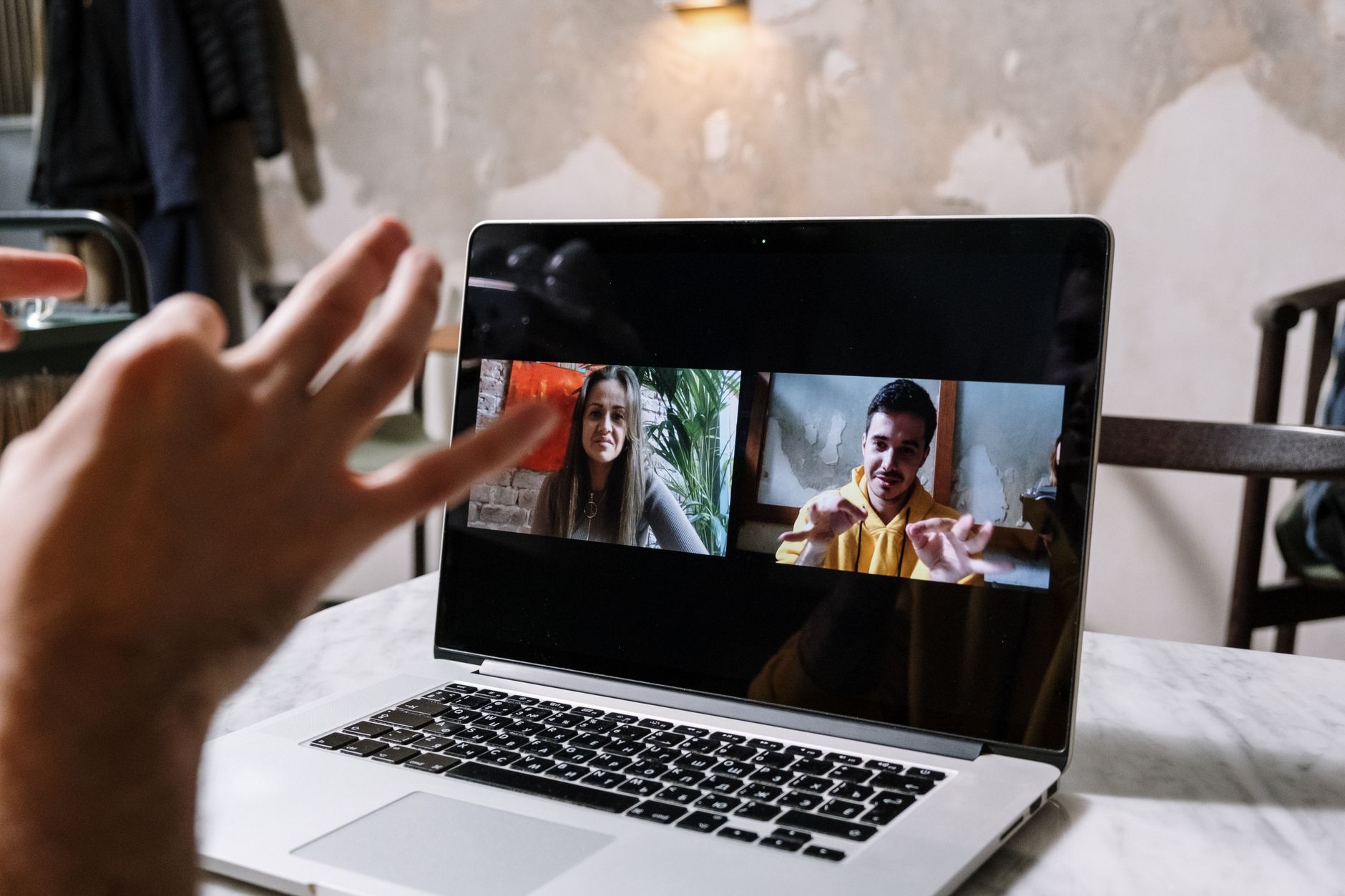 Best Free Diagram and Whiteboard Tools in 2026: Excalidraw vs Miro vs FigJam vs Whimsical for Indian Teams Remote team using online whiteboard collaboration software for brainstorming and diagramming