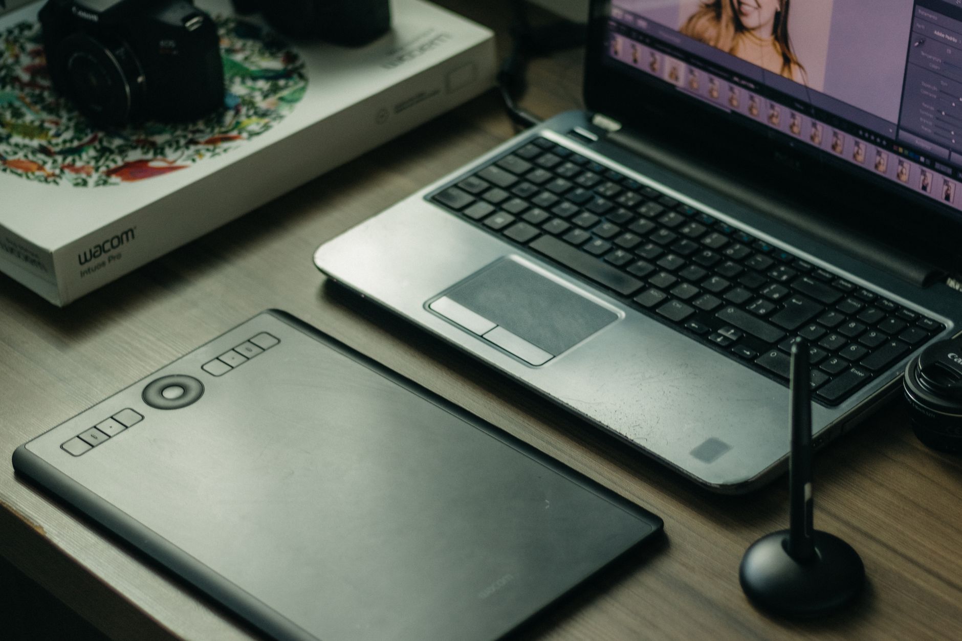 AI Image Generators 2026: US Creator Guide Digital creator workspace with laptop and drawing tablet for AI-assisted design work
